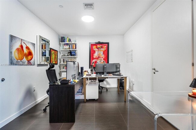Building Photo - 200 Biscayne Boulevard Way