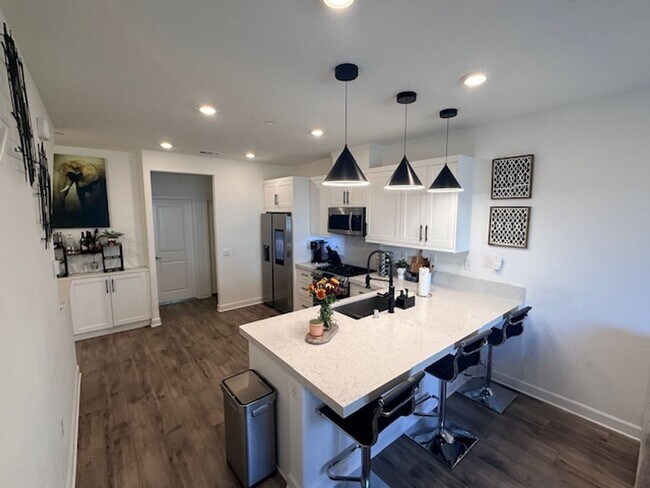 Foto del edificio - Gorgeous townhome in a new community