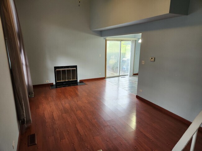 Foto del edificio - 357 Wisteria Dr