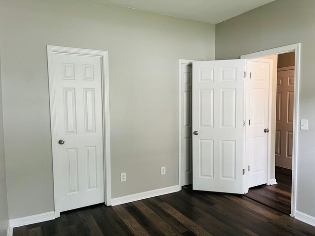 Building Photo - Wow! Beautiful 3 bedroom 3 bathroom home i...