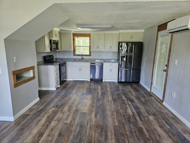 Building Photo - 223 Ashley Ln