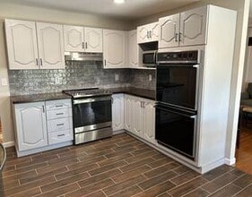 Building Photo - 8 Parkrose Ct