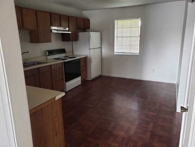 Building Photo - 2 br, 1 bath  - 102 Vaucluse Dr Apt D