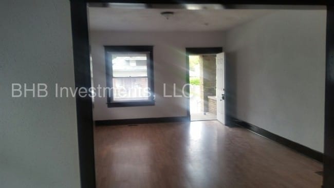 Building Photo - TWO BEDROOM WITH BONUS ROOM