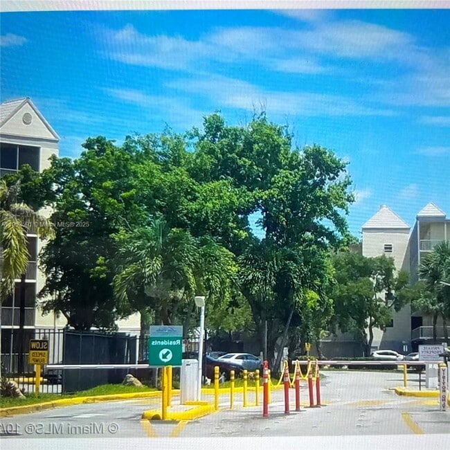 Foto del edificio - 8120 Geneva Ct