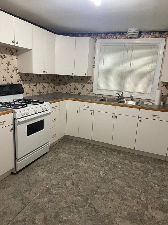 Building Photo - 190 Clover Pl