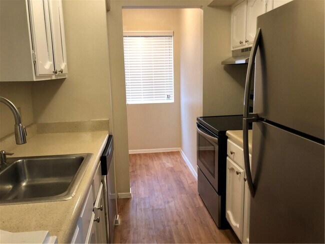 Foto del edificio - 6907 Woodhue Dr