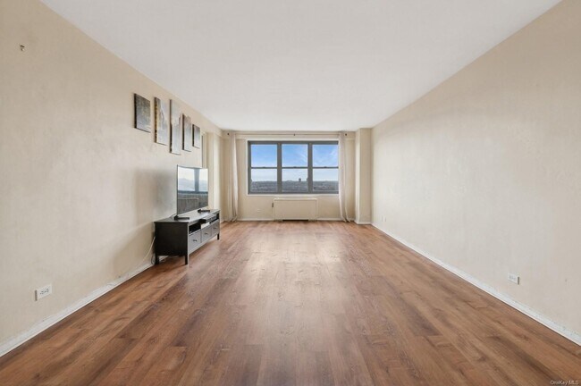 Foto del edificio - 125-10 Queens Blvd