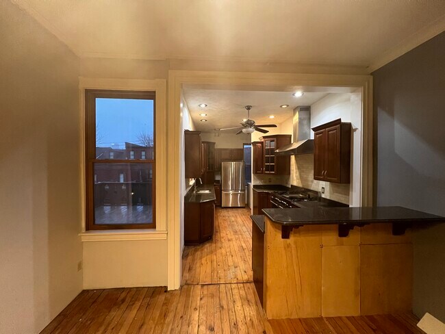 Foto del edificio - 611 W Jefferson St