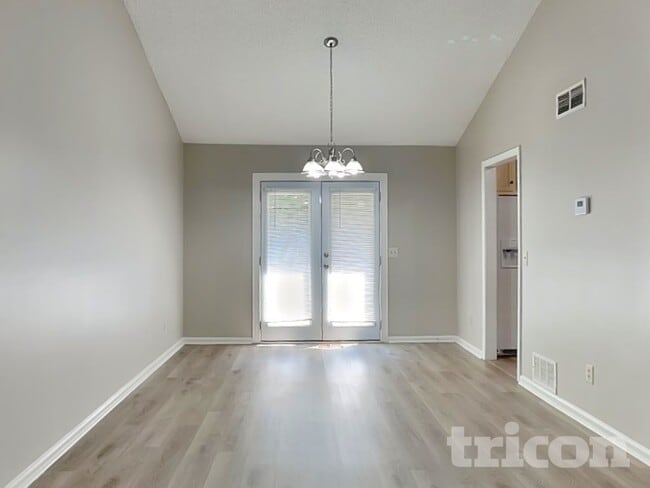 Building Photo - 5450 Bridle Dr