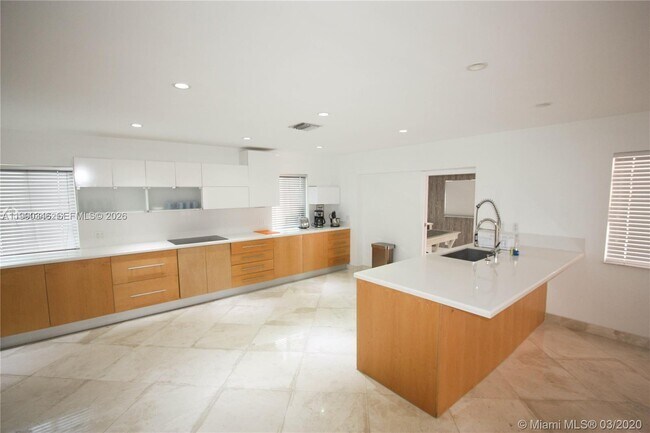 Building Photo - 3406 NE 168th St