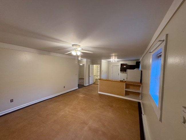 Building Photo - 706 Cherry Mountain St