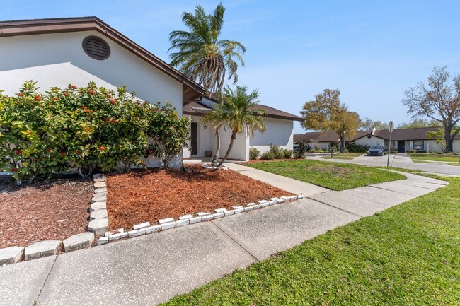 Building Photo - Super updated and gorgeous 3/2 villa!