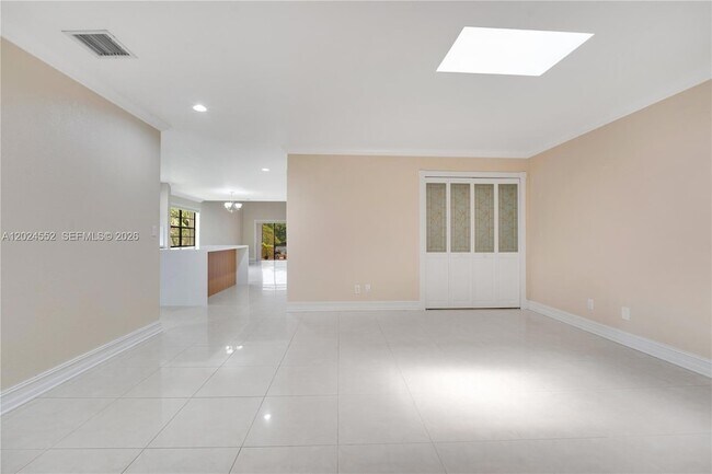 Foto del edificio - 3719 Estepona Ave
