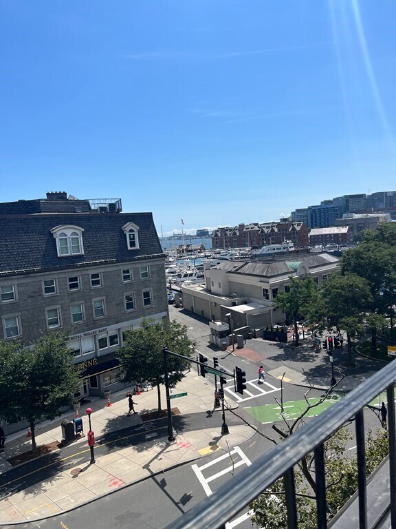 Building Photo - 10 Commercial Wharf