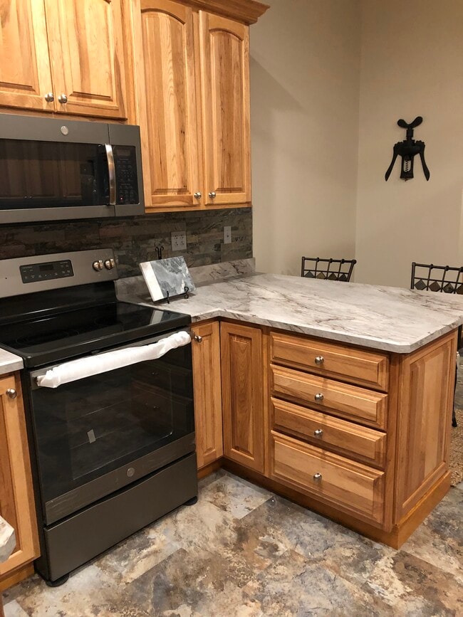 Kitchen - 914 Morgantown Ave