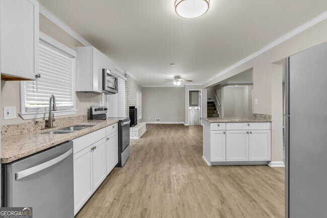 Foto del edificio - 6241 Greenbrook Cir