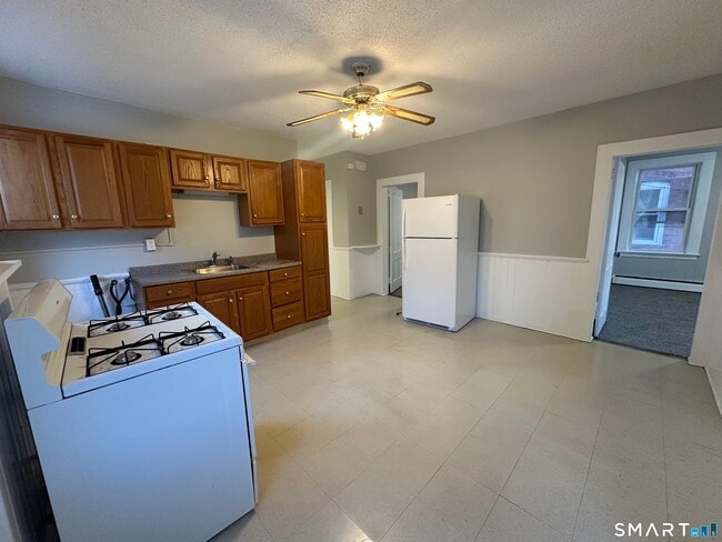 Building Photo - 512 Broad St