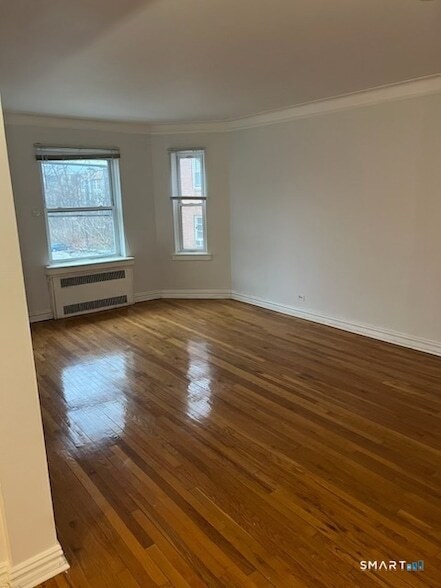 Foto del edificio - 70 Strawberry Hill Ave