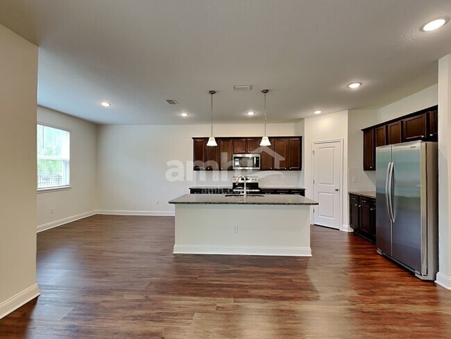 Building Photo - 329 Banyan Frst Dr