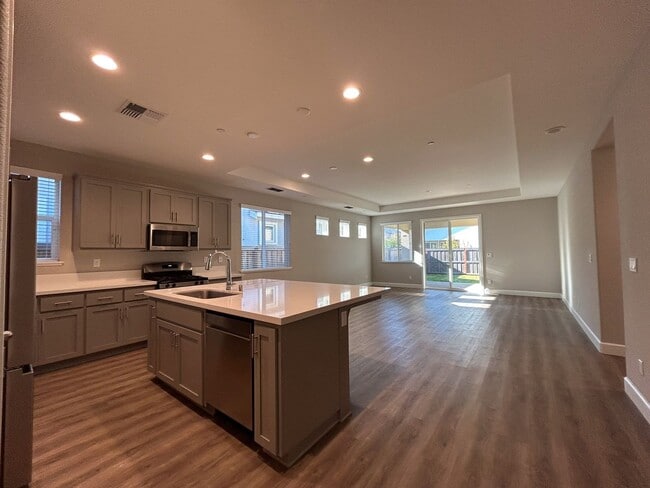 Foto del edificio - Large 4 Bedroom, 3 Bathroom New Construction Home in Chico