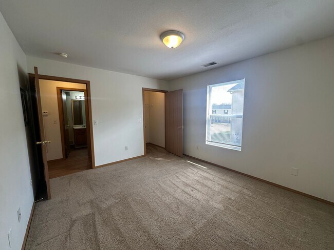 Foto del interior - Main &amp; Veterans Crossing