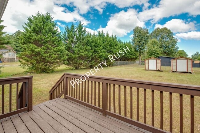 Building Photo - 718 Salem Rd