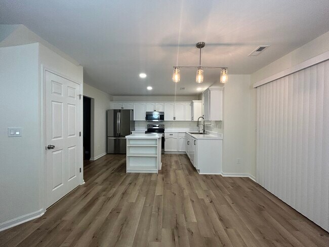 Building Photo - 4015 Lake Charles Way