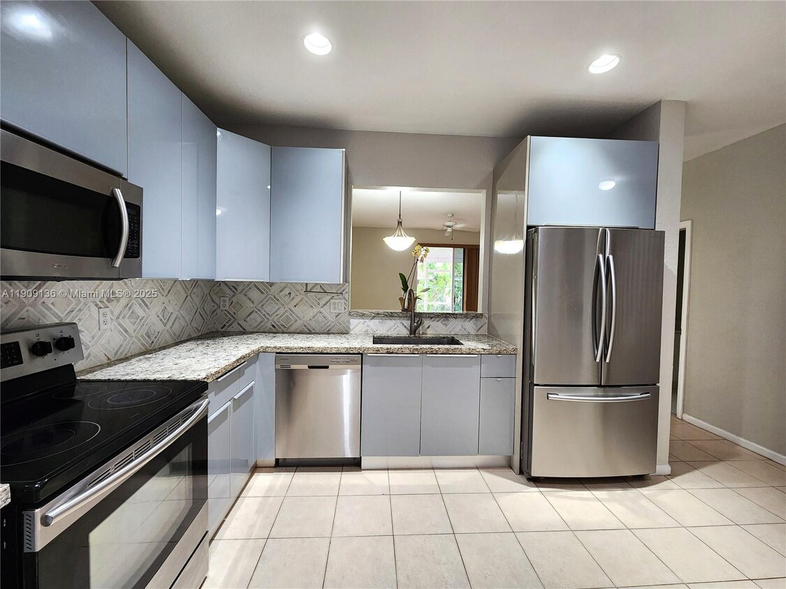 Foto principal - 5489 NW 90th Ave