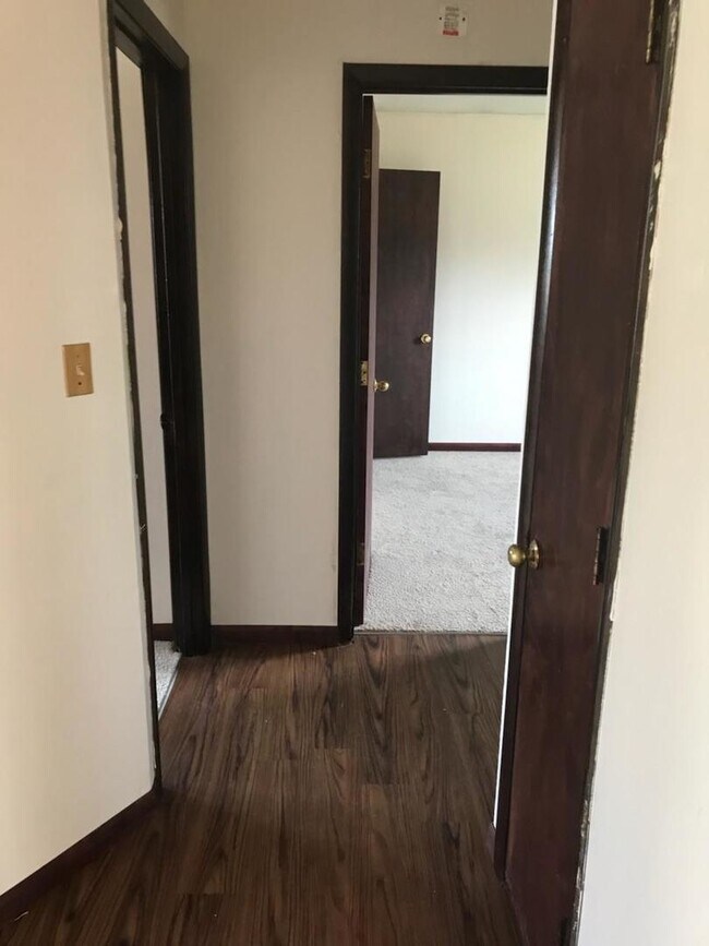 Building Photo - 1581 S Sonora Dr