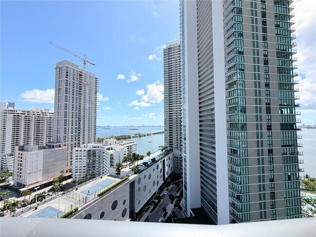 Foto del edificio - 501 NE 31st St
