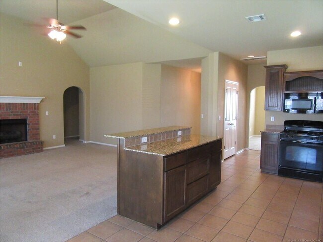 Foto del edificio - 4 Bed | 2 Bath in Owasso!