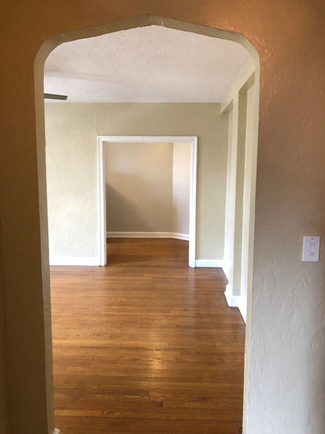 Foto del edificio - Spacious One Bedroom In Heart Of Shadyside