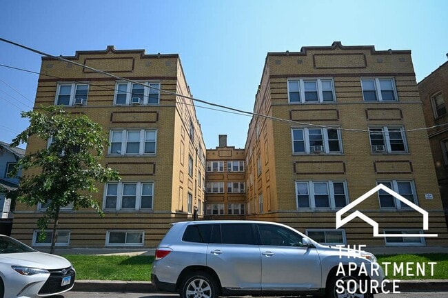 Building Photo - 4407 N Kenneth Ave