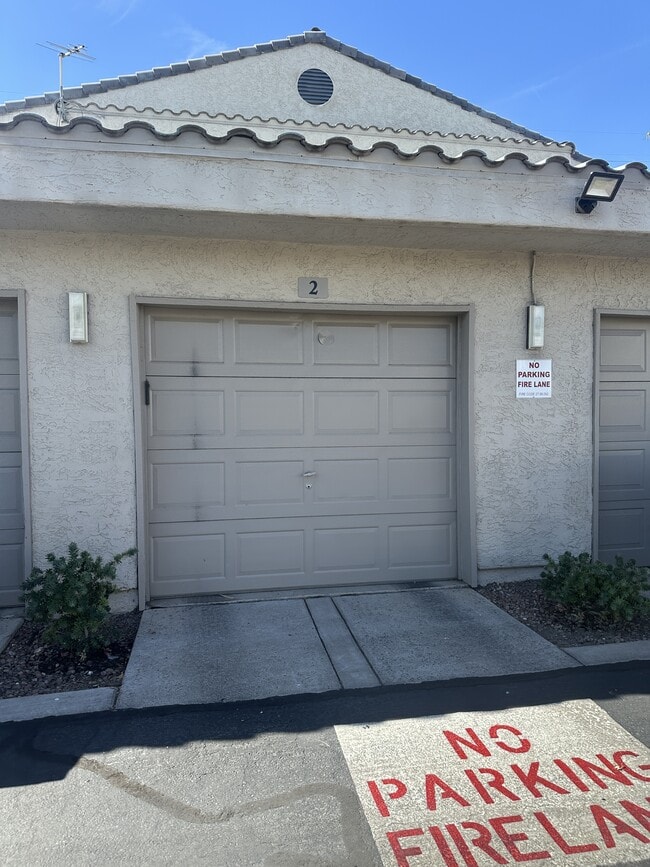 Building Photo - 6250 W Flamingo Rd