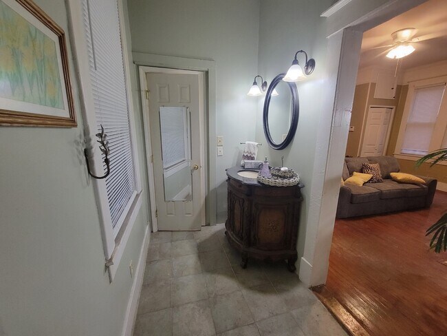 Foto del edificio - 311 E 37th St