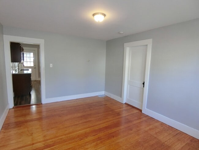 Building Photo - 19 Cross St