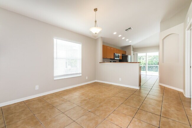 Foto del edificio - 5825 Wrenwater Dr