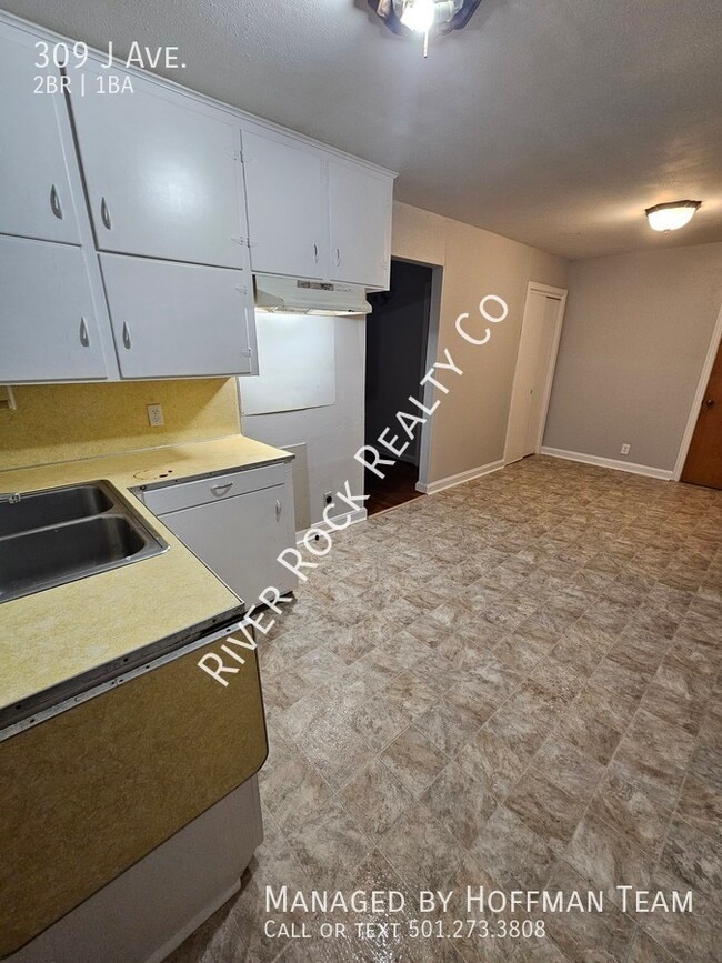 Foto del edificio - 309 W J Ave