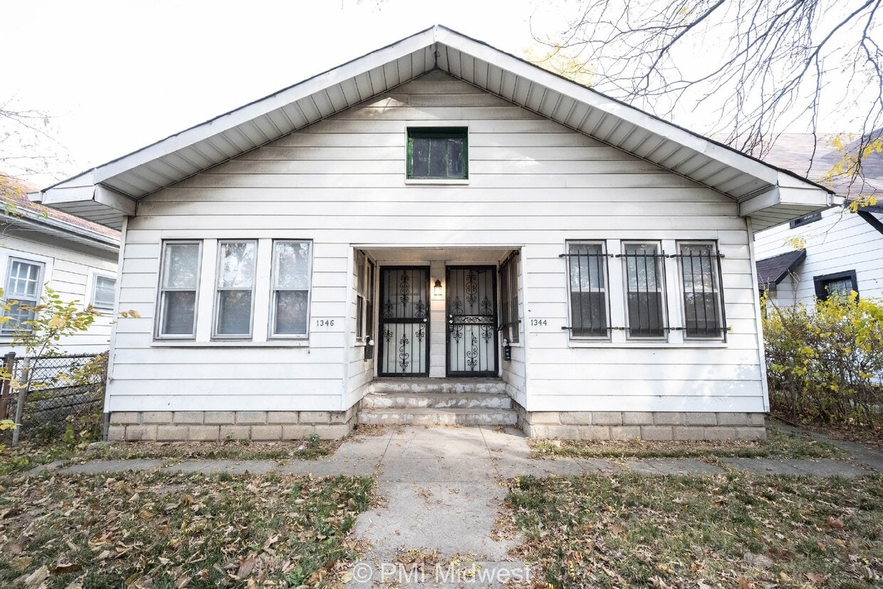 Primary Photo - Charming 1 Bed Duplex with Full Bath in In...