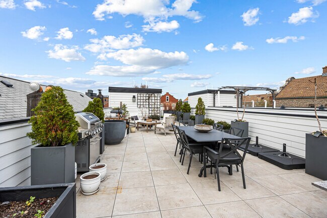 Foto del edificio - 1738 W 17th St