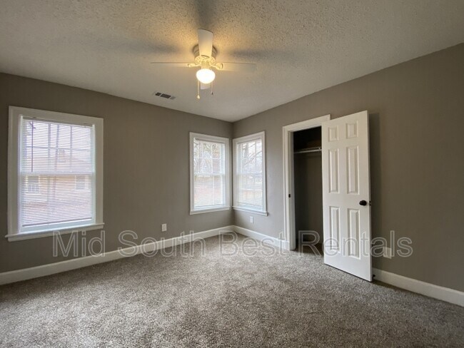 Foto del edificio - 685 E Davant Ave