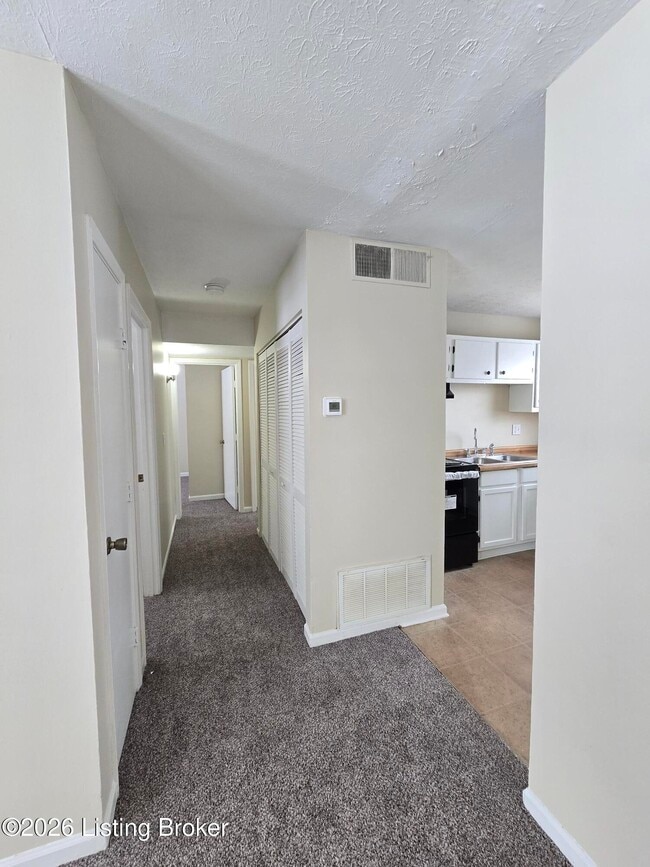 Foto del edificio - 4800 Tipton Pl