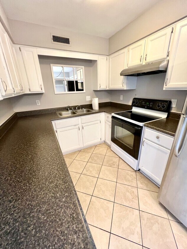 Primary Photo - 526 Chandler Pl