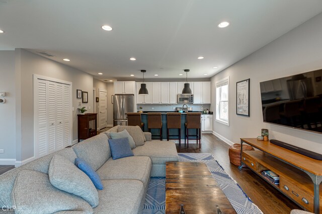Building Photo - 2458 N Linden Pl