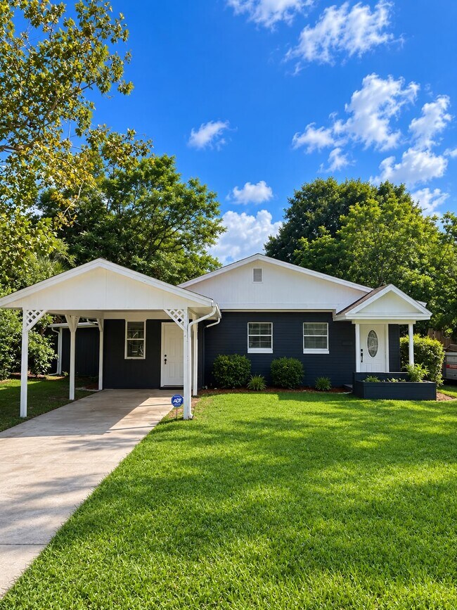 Building Photo - 1725 Griflet Rd