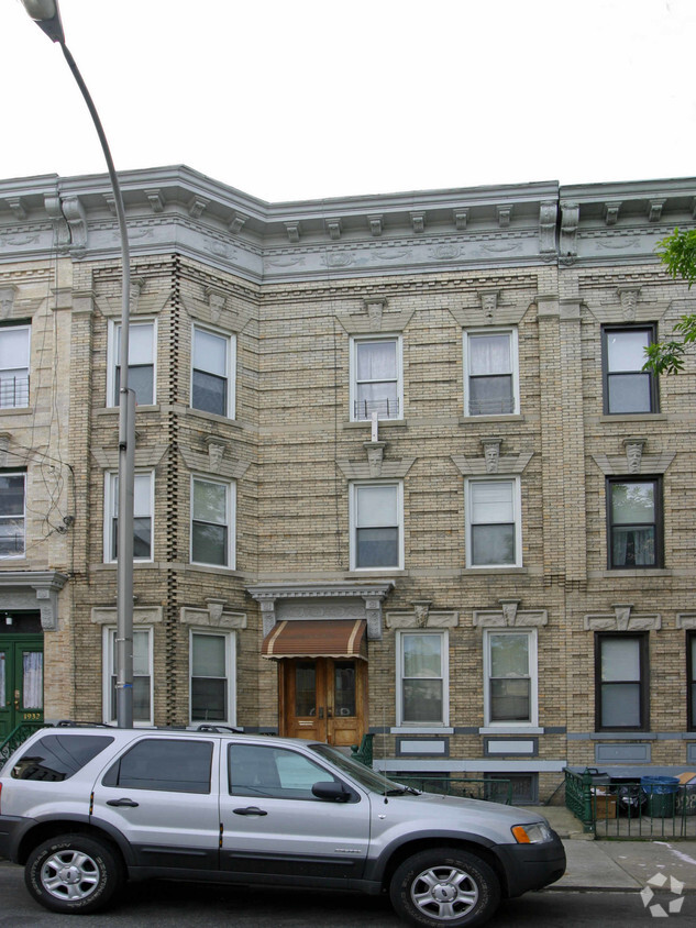Primary Photo - 1930 Grove St