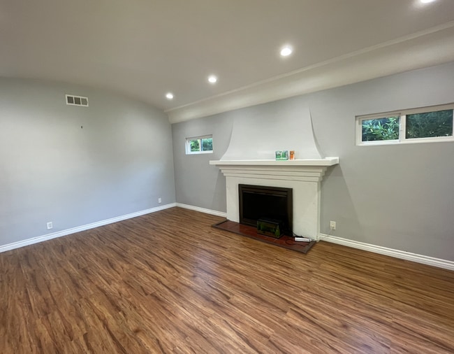 Living room - 2325 Overland Ave