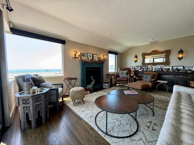 Foto del edificio - LUXURIOUS House with MULTIPLE OCEAN VIEWS in Sunset Cliffs! Chef's Kitchen! 2 EV Chargers and so ...