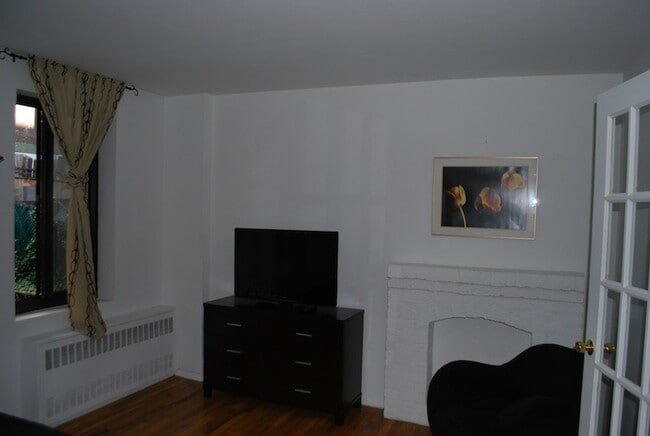Building Photo - 165 East 89th Street